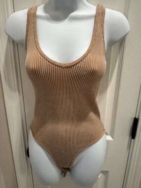 3 Ribbed Scoop Neck Bodysuit - Beige